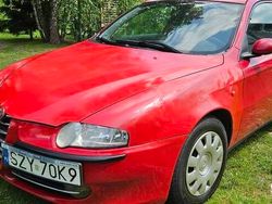 Czerwony Używany 2001 Alfa Romeo 147 Hatchback | 2500 zł (Uczciwa cena)