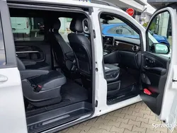 Biały Używany 2023 Mercedes V300 Minivan | 243 821 zł