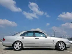 Srebrny Używany 1998 Mercedes E430 Sedan/Limuzyna | 20 000 zł