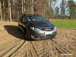 Szary Używany 2018 Chrysler Pacifica SUV | 95 999 zł (Uczciwa cena)