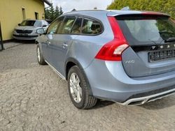 Niebieski Używany 2017 Volvo V60 Kombi | 19 500 zł