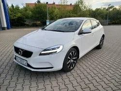 Biały Używany 2019 Volvo V40 Momentum Kombi | 57 900 zł (Uczciwa cena)