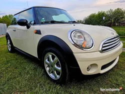 Biały Używany 2010 Mini Cooper Hatchback | 17 000 zł (Uczciwa cena)
