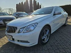 Biały (metalik) Używany 2012 Mercedes E200 Coupe | 48 800 zł (Uczciwa cena)