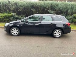 Czarny Używany 2011 Opel Astra Innovation Kombi | 21 999 zł (Uczciwa cena)