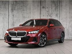 Czerwony fire red metalizowany Używany 2025 BMW 520 Shadowline Kombi | 264 700 zł (Super Cena)