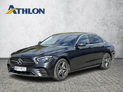 Czarny (metalik) Używany 2022 Mercedes E220 Sedan/Limuzyna | 177 300 zł (Dość drogi)