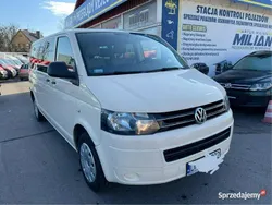 Kremowy Używany 2015 VW Caravelle Minivan | 49 900 zł