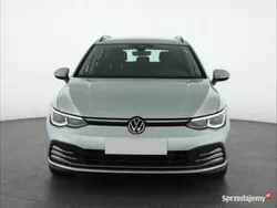 Srebrny Używany 2022 VW Golf VIII Kombi | 71 999 zł (Uczciwa cena)