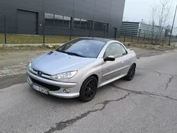 Srebrny (metalik) Używany 2005 Peugeot 206 CC Quiksilver Kabriolet | 3900 zł