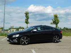 Czarny Używany 2017 Volvo S60 R-Design Sedan/Limuzyna | 46 666 zł (Super Cena)