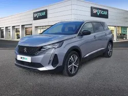 Srebrny Używany 2023 Peugeot 5008 Allure Minivan | 124 900 zł (Dość drogi)