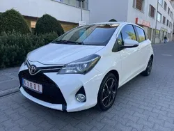 Biały (metalik) Używany 2015 Toyota Yaris Hatchback | 36 999 zł (Uczciwa cena)