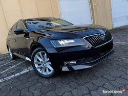 Czarny Używany 2017 Skoda Superb Kombi | 65 900 zł (Dobra cena)