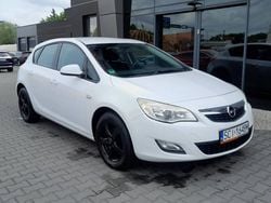 Biały Używany 2010 Opel Astra Hatchback | 17 900 zł (Uczciwa cena)
