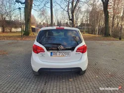 Biały Używany 2011 Opel Meriva Minivan | 22 900 zł (Uczciwa cena)