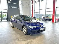 Niebieski (metalik) Używany 2022 VW Golf VIII R Kombi | 75 500 zł (Uczciwa cena)