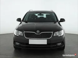 Brązowy Używany 2014 Skoda Superb Kombi | 34 499 zł (Dobra cena)