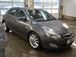 Szary Używany 2010 Opel Astra Hatchback | 8800 zł