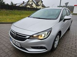 Srebrny (metalik) Używany 2017 Opel Astra Kombi | 34 600 zł (Uczciwa cena)
