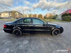 Czarny Używany 2004 Mercedes E500 Sedan/Limuzyna | 25 000 zł
