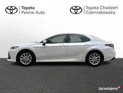 Biały Używany 2021 Toyota Camry Comfort Sedan/Limuzyna | 99 900 zł (Dobra cena)