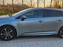 Szary Używany 2017 Toyota Avensis Kombi | 58 000 zł (Uczciwa cena)