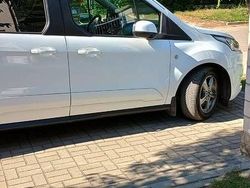 Biały Używany 2020 Ford Tourneo Connect Minivan | 75 800 zł (Dość drogi)