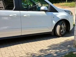 Biały Używany 2020 Ford Tourneo Connect Minivan | 75 800 zł (Uczciwa cena)