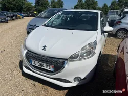 Biały Używany 2014 Peugeot 208 Hatchback | 12 000 zł