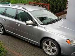 Srebrny Używany 2010 Volvo V70 R-Design Kombi | 32 400 zł (Dość drogi)