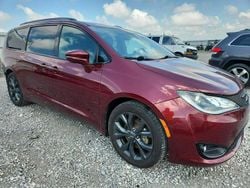 Czerwony Używany 2020 Chrysler Pacifica Limited Minivan | 60 870 zł