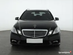 Czarny Używany 2009 Mercedes E250 Kombi | 35 999 zł