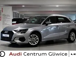 Srebrny Używany 2022 Audi A3 Sportback Hatchback | 123 900 zł (Dobra cena)