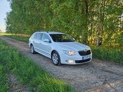 Inny kolor Używany 2011 Skoda Superb Kombi | 25 900 zł (Uczciwa cena)
