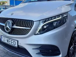 Srebrny Używany 2023 Mercedes V300 Minivan | 339 900 zł