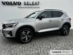 Srebrny Używany 2025 Volvo XC40 SUV | 174 900 zł (Uczciwa cena)