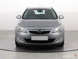 Srebrny Używany 2010 Opel Astra Hatchback | 15 999 zł (Uczciwa cena)