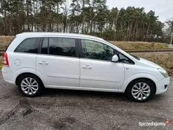 Biały Używany 2009 Opel Zafira Minivan | 13 900 zł