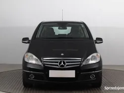 Czarny Używany 2010 Mercedes A160 Hatchback | 16 999 zł (Uczciwa cena)