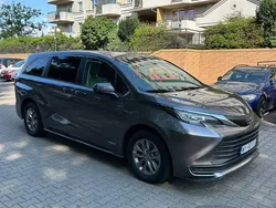 Używany 2021 Toyota Sienna Minivan | 147 000 zł