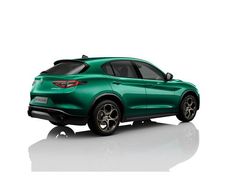 Lakier specjalny zielony montreal green Nowe 2025 Alfa Romeo Stelvio SUV | 272 199 zł