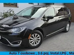 Czarny Używany 2017 Chrysler Pacifica SUV | 82 900 zł