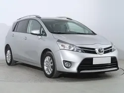 Srebrny Używany 2014 Toyota Verso Minivan | 42 999 zł (Uczciwa cena)