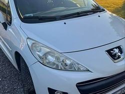 Biały Używany 2010 Peugeot 207 Hatchback | 10 999 zł (Uczciwa cena)