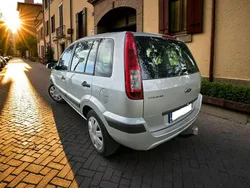 Srebrny Używany 2010 Ford Fusion Minivan | 10 800 zł (Uczciwa cena)