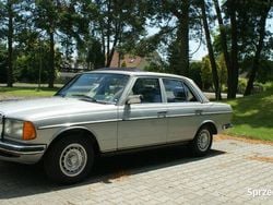 Używany 1983 Mercedes E280 | 80 000 zł