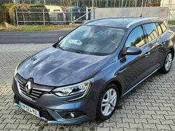Niebieski (metalik, perła) Używany 2017 Renault Mégane GrandTour Kombi | 17 999 zł