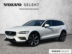 Biały Używany 2024 Volvo V60 CC Kombi | 219 900 zł