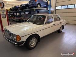 Biały Używany 1984 Mercedes 200 Sedan/Limuzyna | 33 500 zł